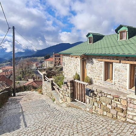 The House In The Cobbled Road Vila Karpenísion Exterior foto