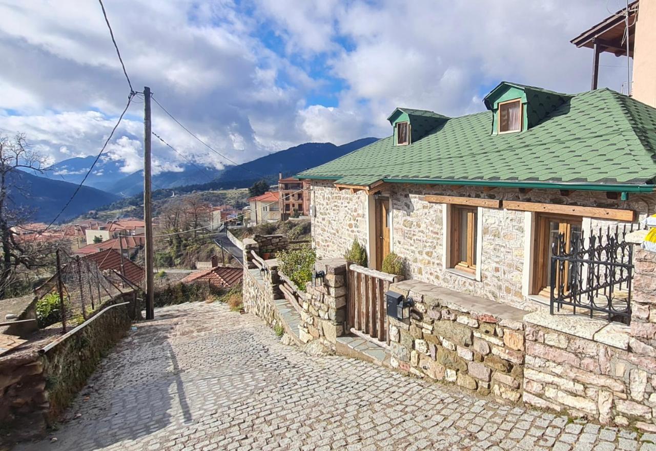 The House In The Cobbled Road Vila Karpenísion Exterior foto